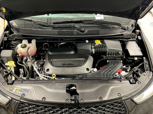 Used 2025 Chrysler Pacifica Limited image 31