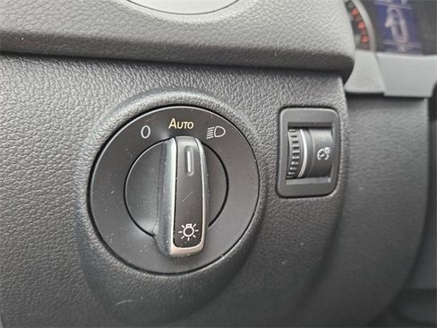 Used 2016 Volkswagen Tiguan S image 29