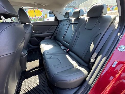 Used 2023 Hyundai Elantra Limited w/ Preferred Accessory Package FWD image 11