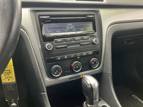 Used 2014 Volkswagen Passat Wolfsburg Edition image 9