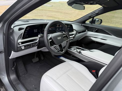 Certified 2024 Cadillac Lyriq Luxury image 12