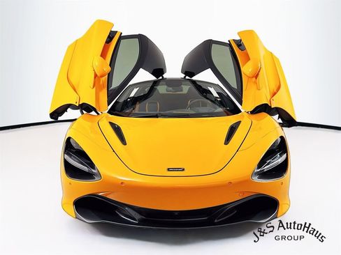 Used 2018 McLaren 720S image 2