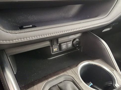 Used 2021 Toyota Highlander Limited image 19