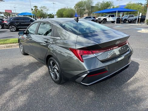 Used 2024 Hyundai Elantra Limited image 4