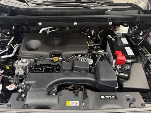 Used 2025 Toyota RAV4 XLE FWD image 9
