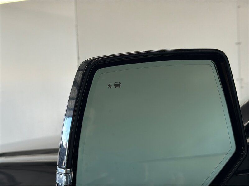 Used 2020 Cadillac Escalade ESV Premium Luxury AWD/4WD image 23