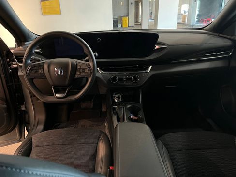 Used 2025 Buick Envista Preferred image 32