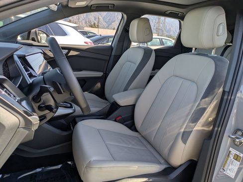 Used 2025 Audi Q4 e-tron Premium w/ Convenience Package AWD/4WD image 30