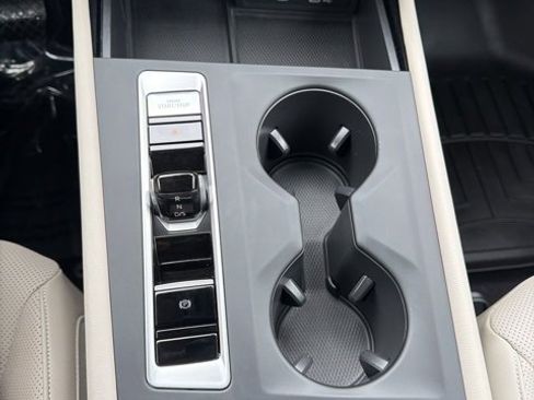 Used 2024 Volkswagen Atlas SE image 12