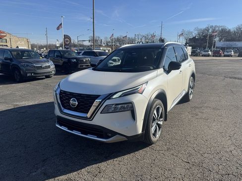 Used 2021 Nissan Rogue Platinum image 3