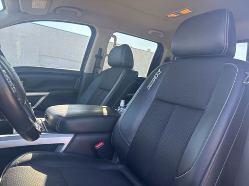 Used 2018 Nissan Titan PRO-4X image 10