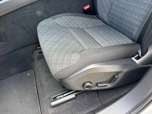 Certified 2025 Volvo XC60 B5 Core w/ Protection Package Premier image 16