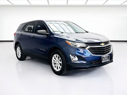 Used 2019 Chevrolet Equinox LS w/ LS Convenience Package FWD image 3