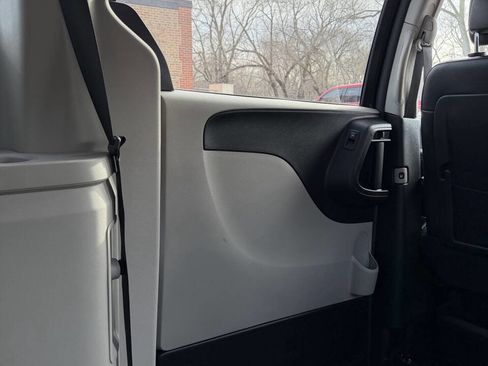 Used 2019 Dodge Grand Caravan SXT image 29