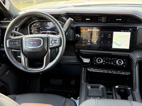 Used 2025 GMC Sierra 2500 AT4 image 11