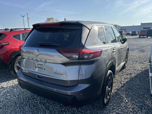 Used 2024 Nissan Rogue SV image 43