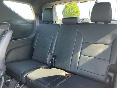 Used 2025 Chevrolet Traverse RS AWD/4WD image 35