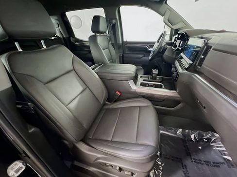 Used 2025 Chevrolet Silverado 1500 LTZ AWD/4WD image 34