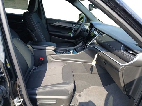 New 2024 Jeep Grand Cherokee Laredo X image 15