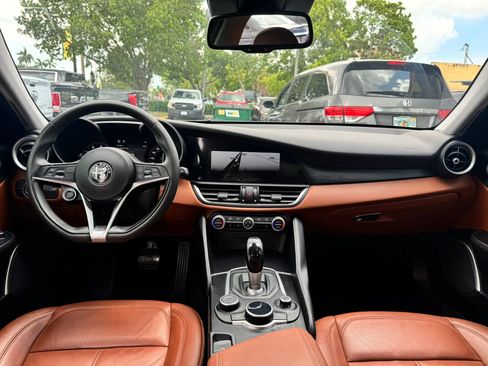 Used 2018 Alfa Romeo Giulia AWD image 31