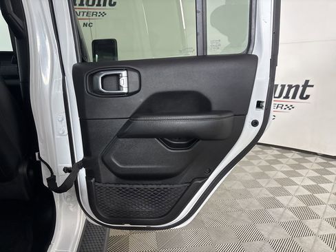 Used 2022 Jeep Wrangler Unlimited Sahara w/ Cold Weather Group AWD/4WD image 5