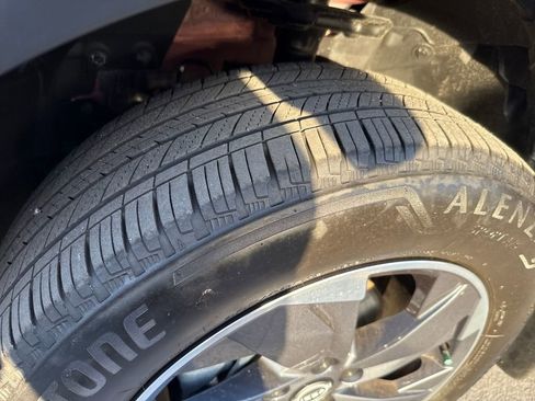 Used 2024 Nissan Rogue SV image 29