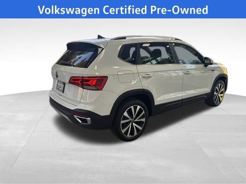 Certified 2023 Volkswagen Taos SE image 9