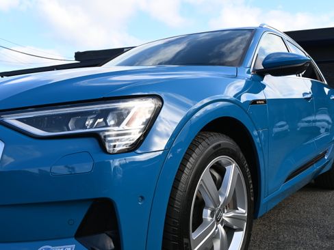 Used 2019 Audi e-tron Premium Plus image 9