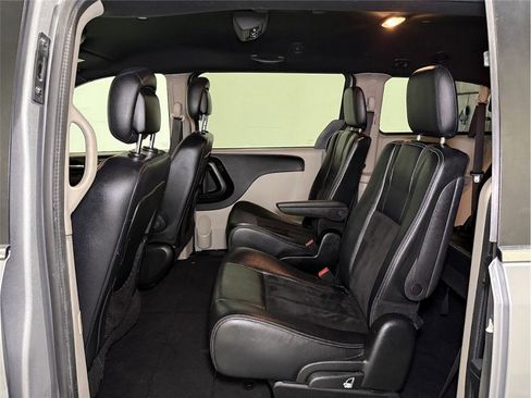 Used 2017 Dodge Grand Caravan SXT image 13
