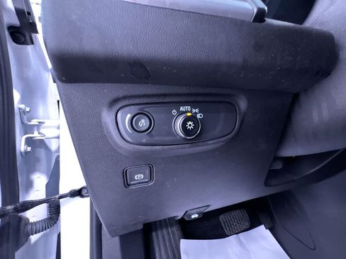 Used 2024 GMC Terrain SLE w/ Driver Convenience Package FWD image 16