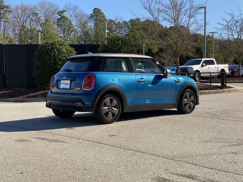 Used 2023 MINI Cooper 2-Door Hardtop image 3