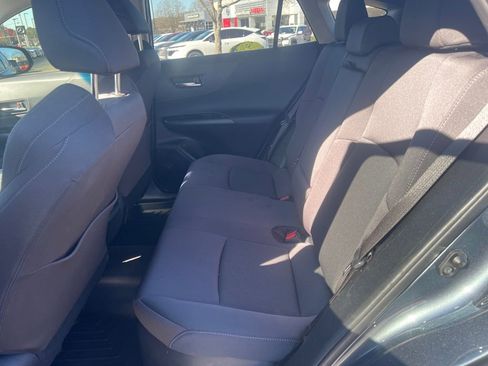 Used 2021 Toyota Venza LE image 6