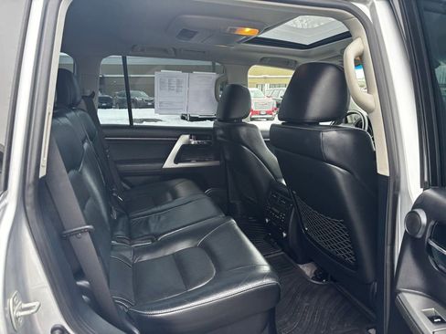 Used 2014 Toyota Land Cruiser Base image 26
