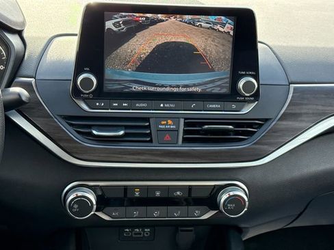 Used 2024 Nissan Altima 2.5 SV image 29