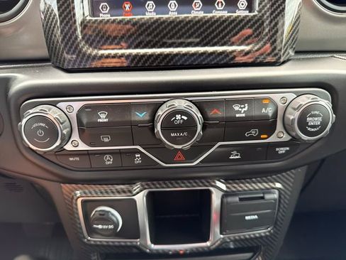 Used 2022 Jeep Wrangler Unlimited Sport AWD/4WD image 14