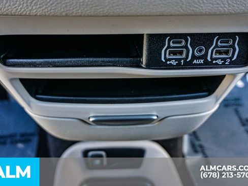 Used 2023 Chrysler Pacifica Touring-L image 49