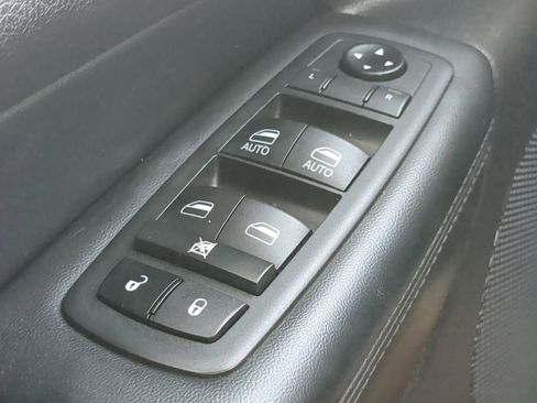 Used 2020 Jeep Grand Cherokee Laredo w/ Laredo X Package image 25