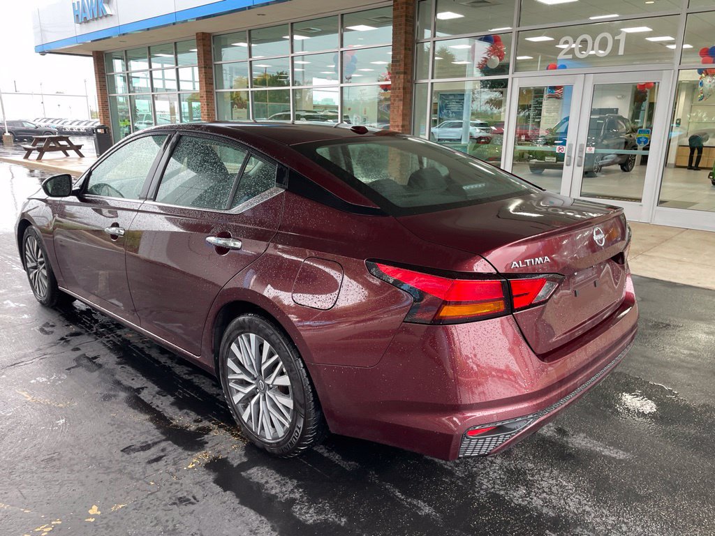 Used 2024 Nissan Altima 2.5 SV FWD image 3