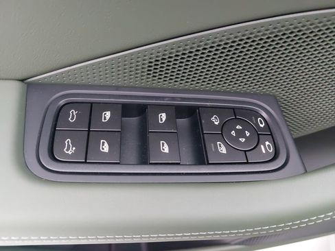 New 2026 Porsche Macan 4S Electric image 30