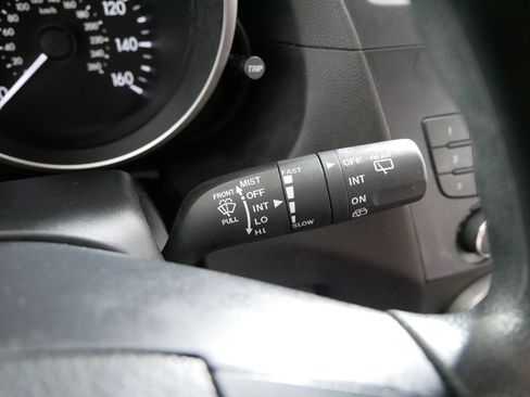 Used 2015 MAZDA MAZDA5 Sport image 30