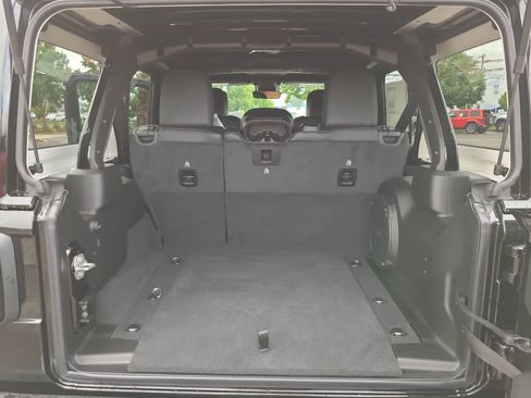 New 2025 Jeep Wrangler Unlimited Rubicon 392 image 27