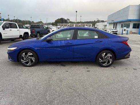 Used 2025 Hyundai Elantra Sport image 4