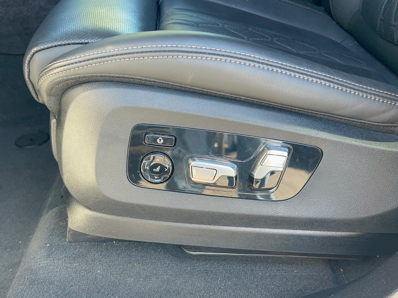 Certified 2026 BMW X7 xDrive40i AWD/4WD image 5