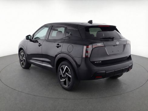 Used 2025 Nissan Kicks SV image 6