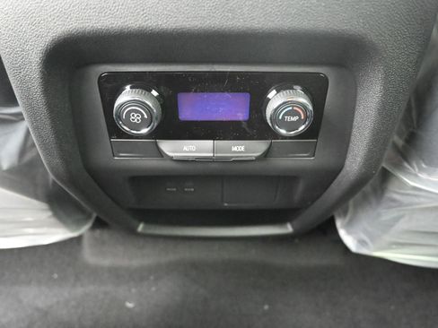 New 2026 Chevrolet Traverse LT w/ Sun and Wheel Package FWD image 23