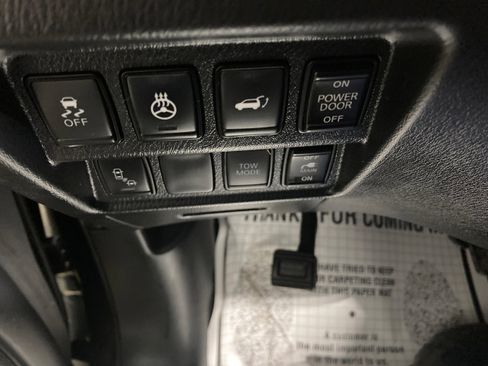 Used 2017 Nissan Pathfinder Platinum image 23