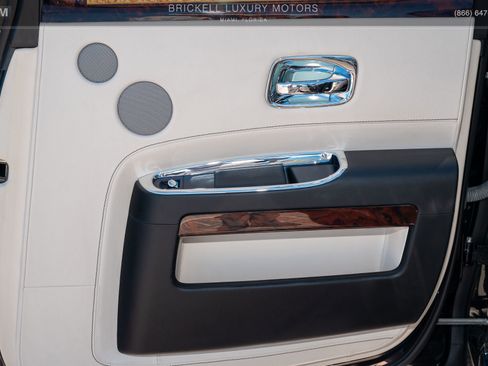 Used 2014 Rolls-Royce Ghost image 18
