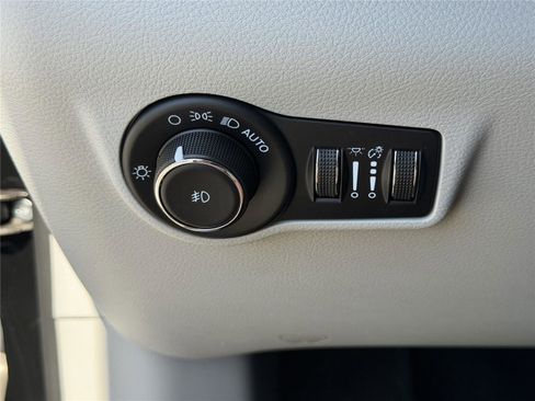 Used 2023 Jeep Compass Limited w/ Elite Group AWD/4WD image 16