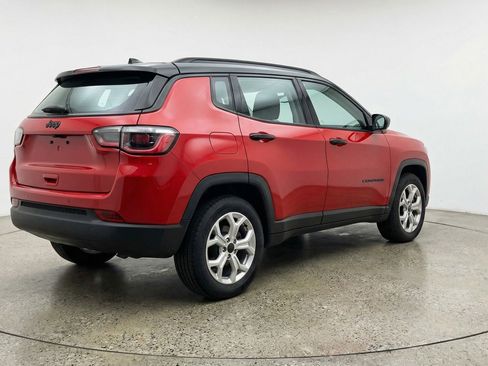 Used 2025 Jeep Compass Latitude AWD/4WD image 9