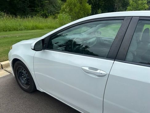 Used 2015 Toyota Corolla LE FWD image 8